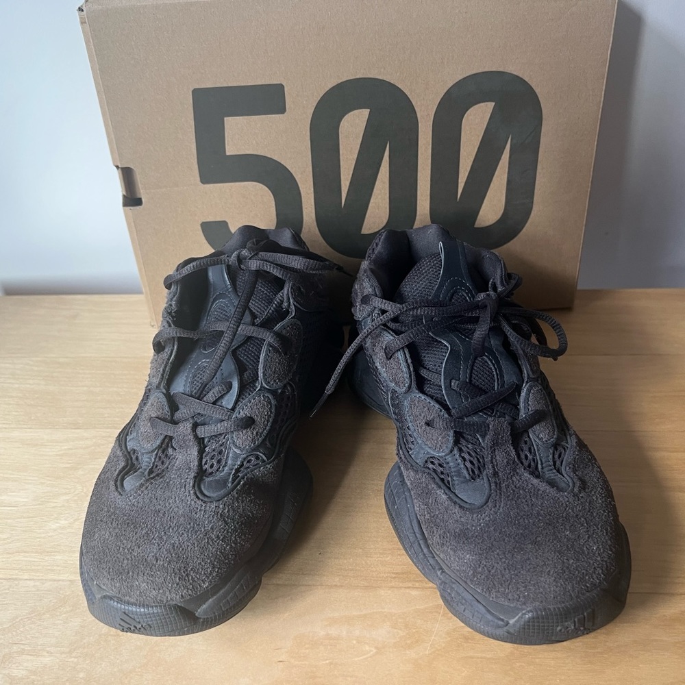 Utility Black Yeezy 500 size 6.5